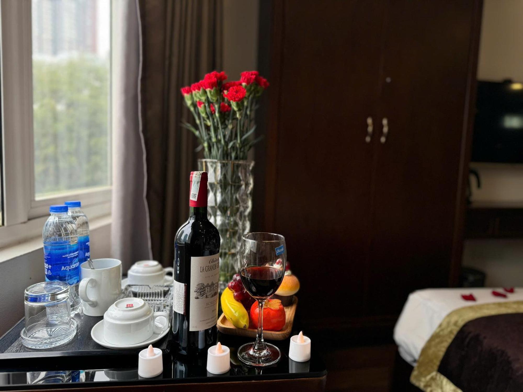 Hoang Gia Hotel Nhan Hoa 河内 外观 照片
