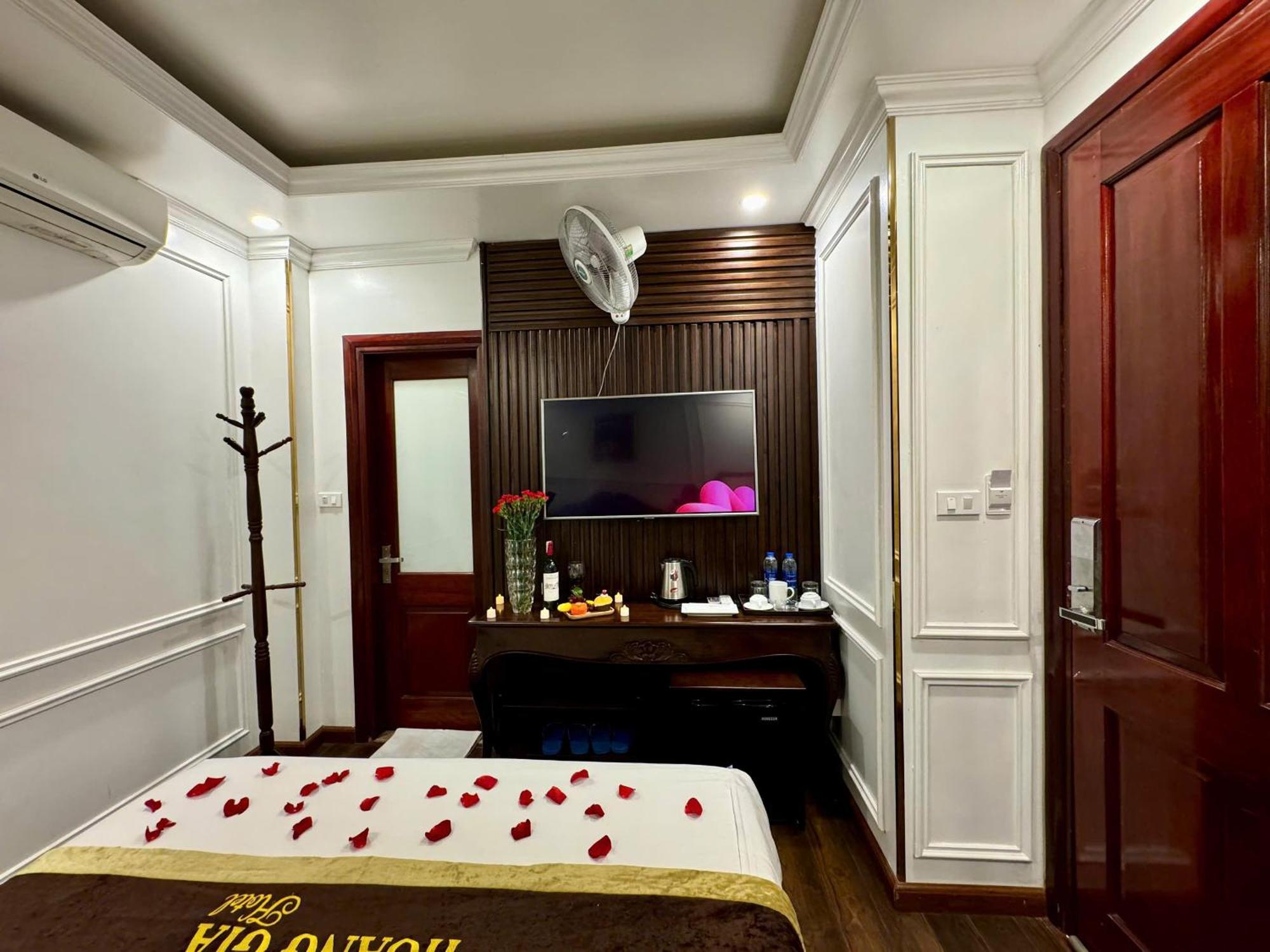 Hoang Gia Hotel Nhan Hoa 河内 外观 照片