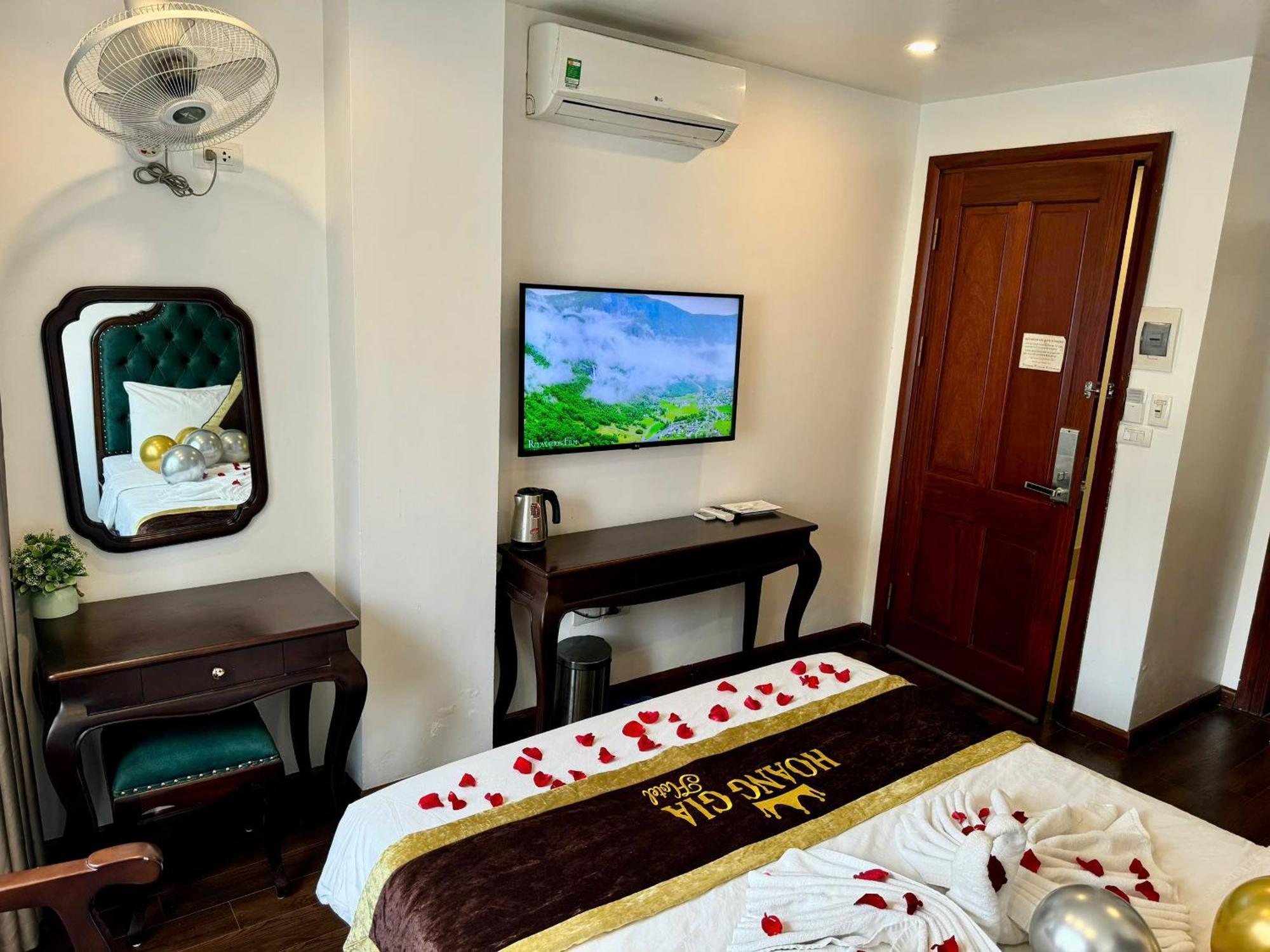 Hoang Gia Hotel Nhan Hoa 河内 外观 照片