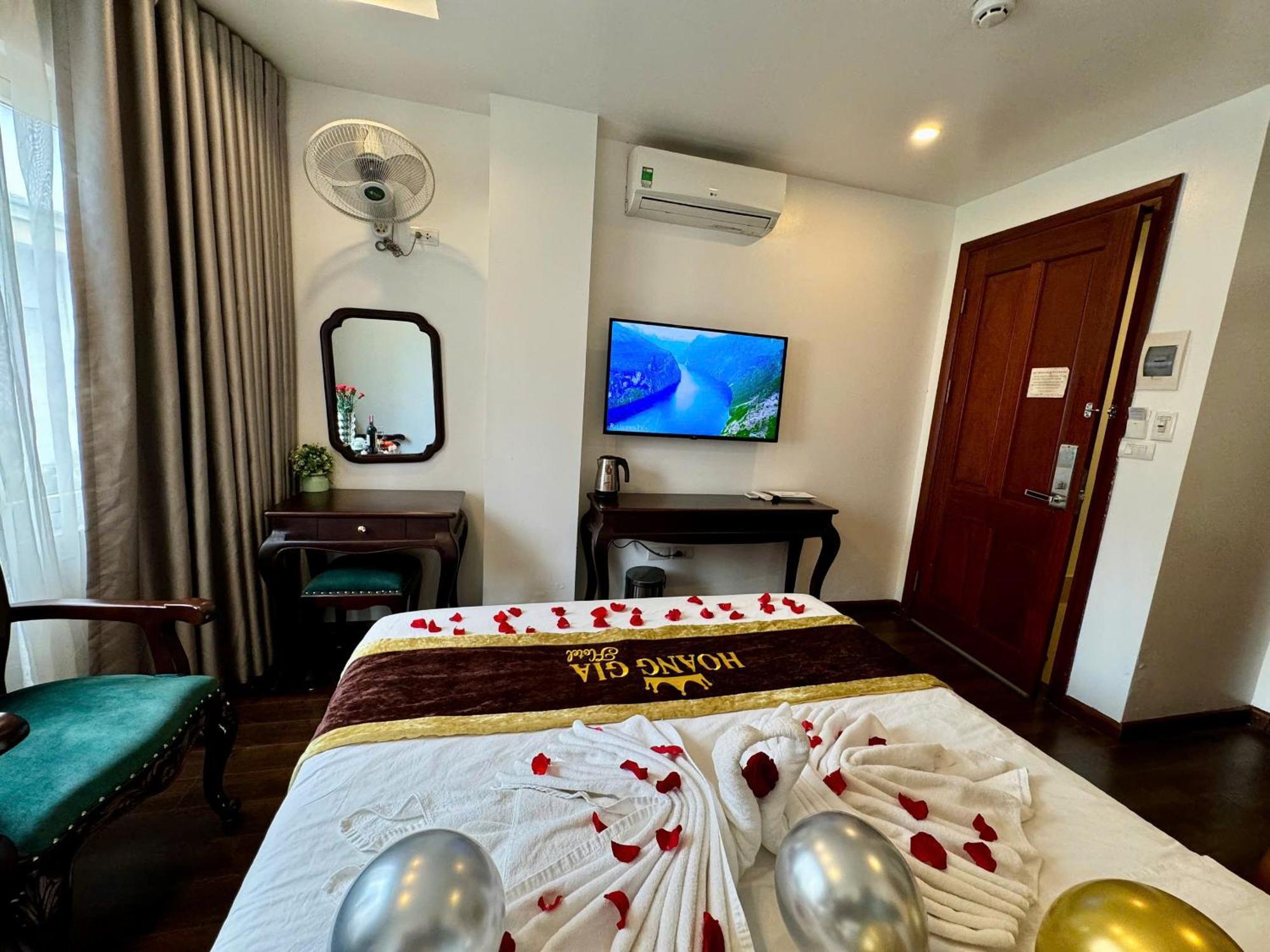 Hoang Gia Hotel Nhan Hoa 河内 外观 照片